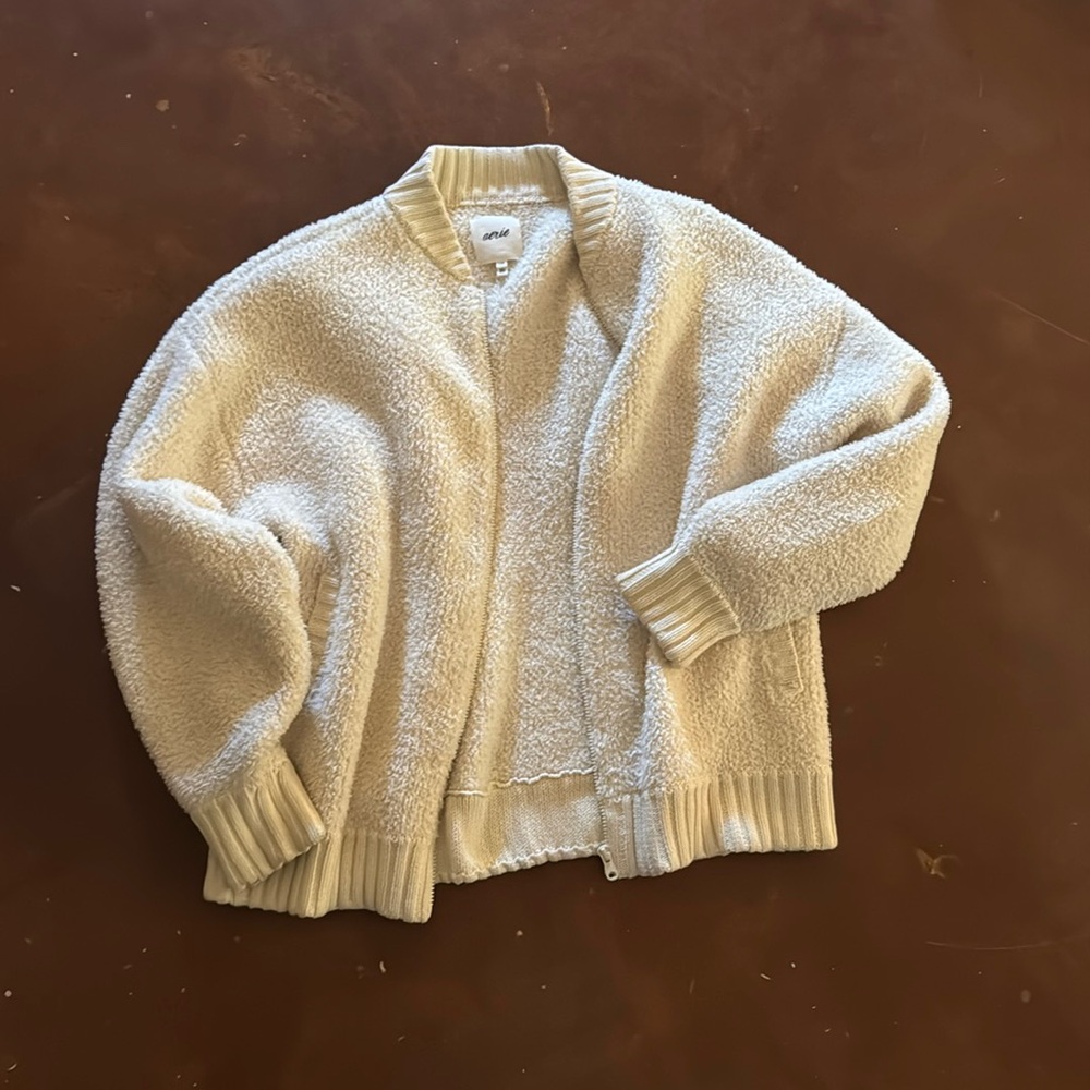 AERIE. Sweater jacket with zipper and pockets. Large. Cream.